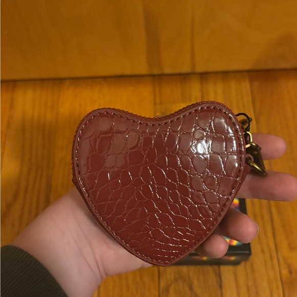 Kurt Geiger Kensington Heart Charm Croc Print Red NWT - Picture 4 of 12